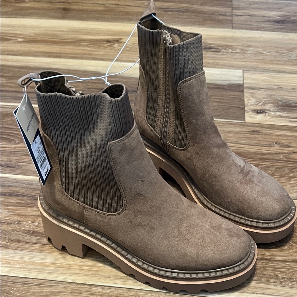 Universal Thread Brown Chelsea Boots - Picture 3 of 4